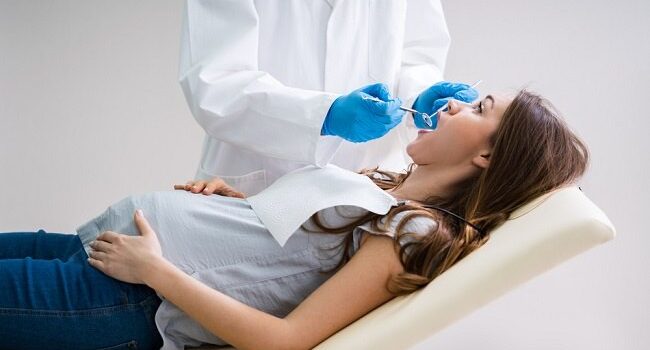 cabut gigi saat hamil diperbolehkan hanya untuk kondisi tertentu 650x350 - Kapan Boleh Melakukan Pencabutan Gigi Saat Hamil?